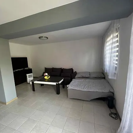 Nad Jeziorem Apartment