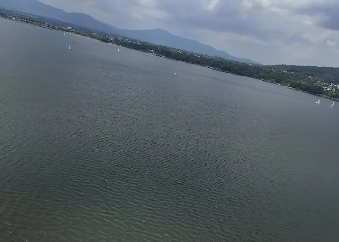 Nad Jeziorem דירה *